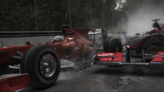 Напряженная борьба между Ferrari и McLaren.